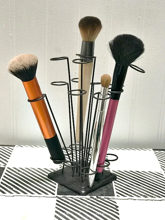 DIY Makeup brush organizer for the bathroom.