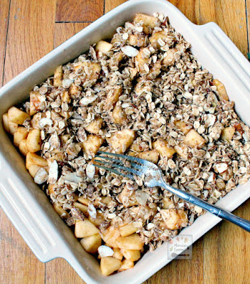 Sweet, fruity with a hint of lemony tang and perfectly spiced with cinnamon and nutmeg this Apple Crisp is simpy the best! 