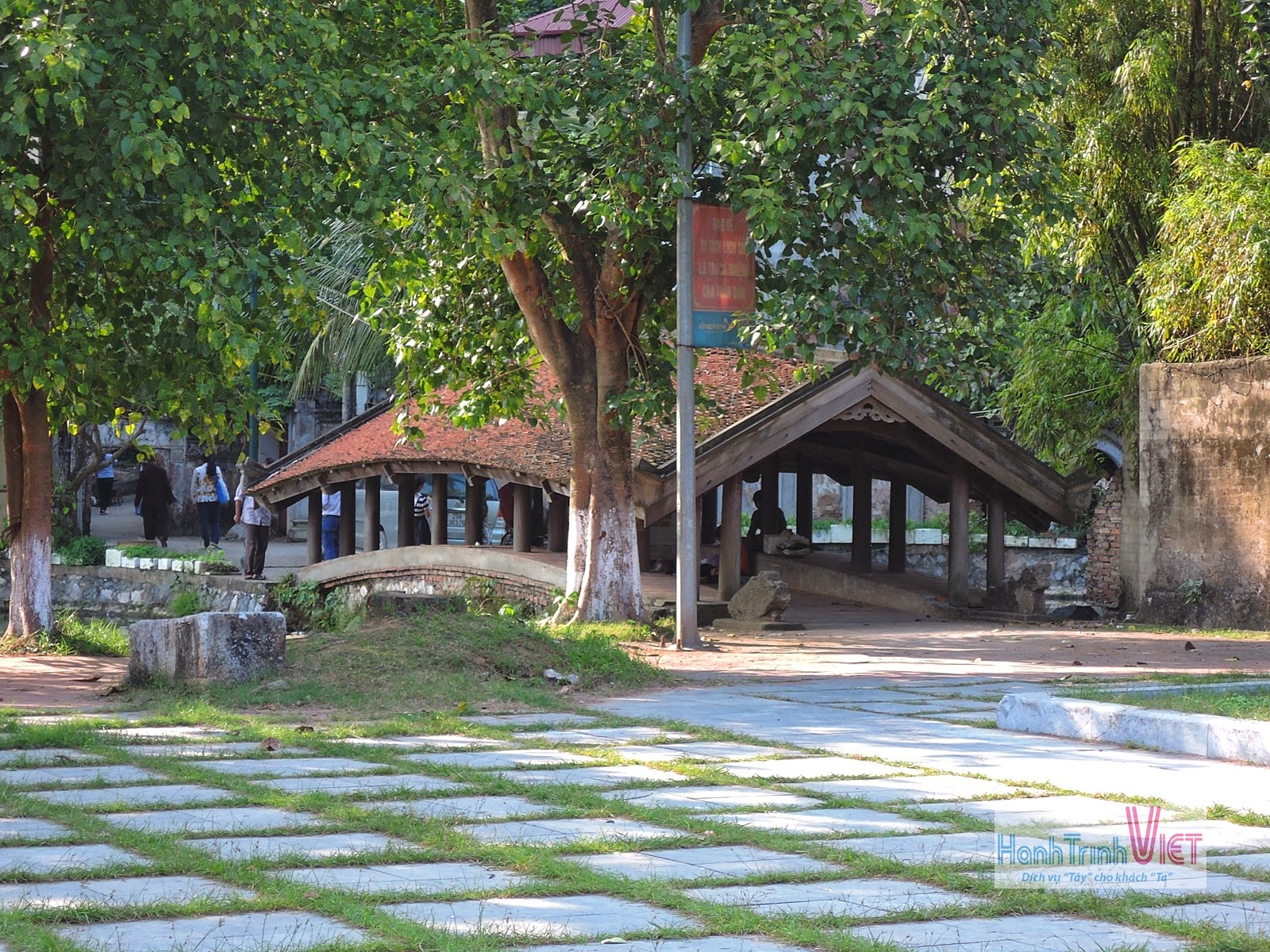 Tham quan chùa Thầy ở Hà Nội
