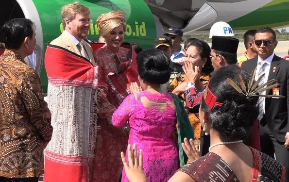 Queen Maxima wore Zimmermann Veneto border paisley print linen dress. Maxima visited a traditional Batak village and Del Institute