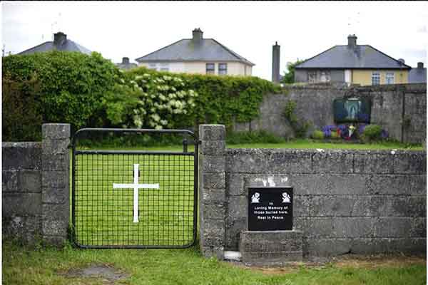 Descubren bebés y niños enterrados en un convento de Irlanda Descubren bebés y niños enterrados en un convento de Irlanda