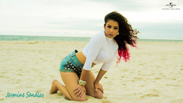 Bollywood Hottie: Singer Jasmine Sandlas