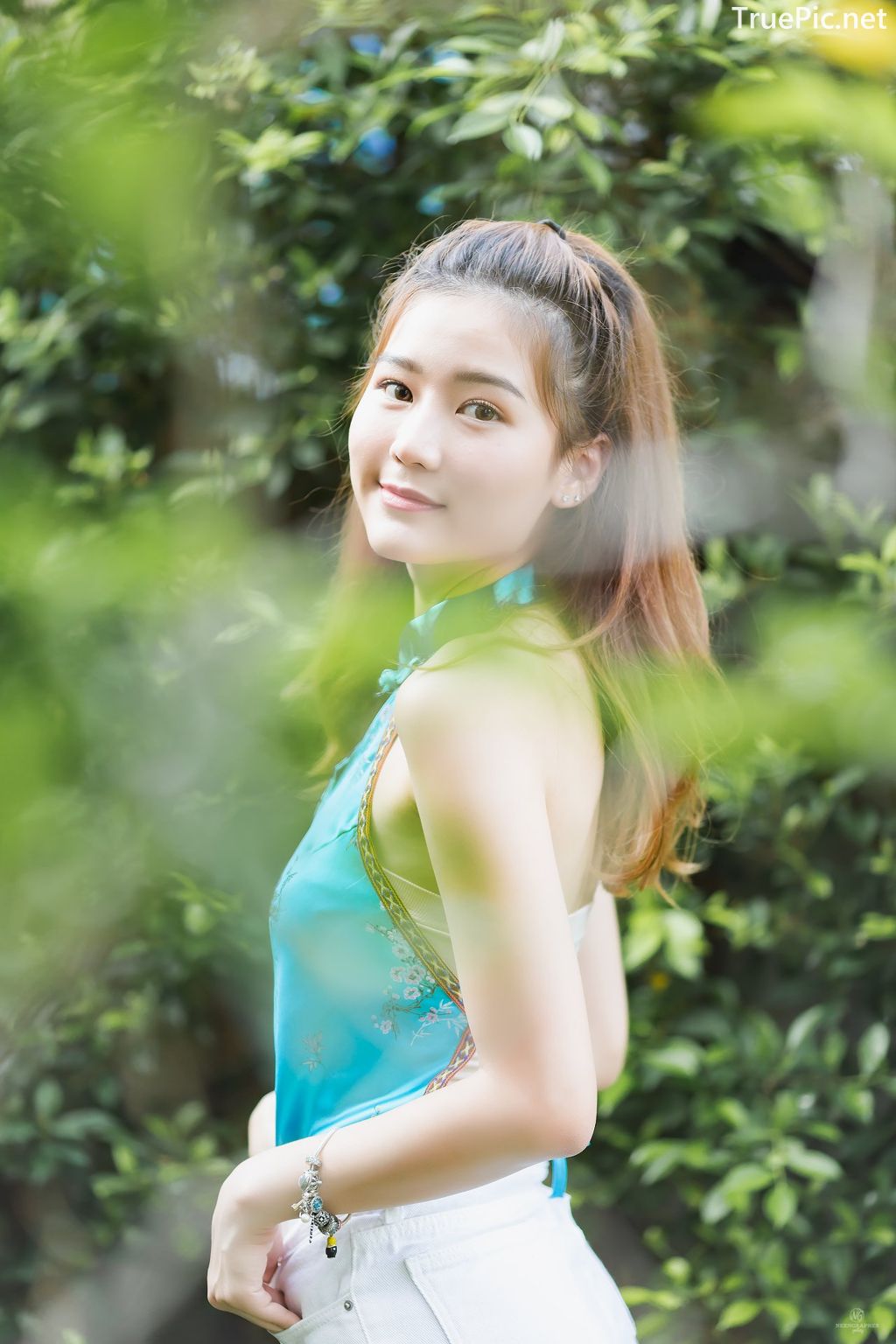 Image-Thailand-Beautiful-Girl-Pattaravadee-Boonmeesup-Blue-Chinese-Traditional-Undershirt-TruePic.net- Picture-18