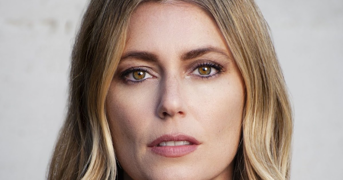 Diora Baird Biography, Height, Weight, Bra, Bio, Figure Size, Hips Size