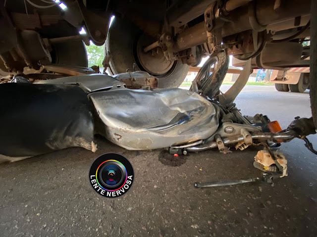 Motociclista fica ferido ao ser arrastado por carreta na Avenida Imigrantes