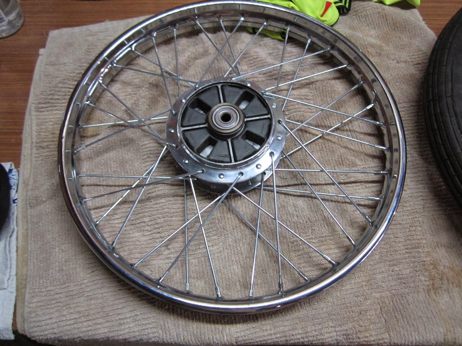 Restoration Yamaha LS3 1972 Rebuilding and lacing Yamaha LS3 rear wheel