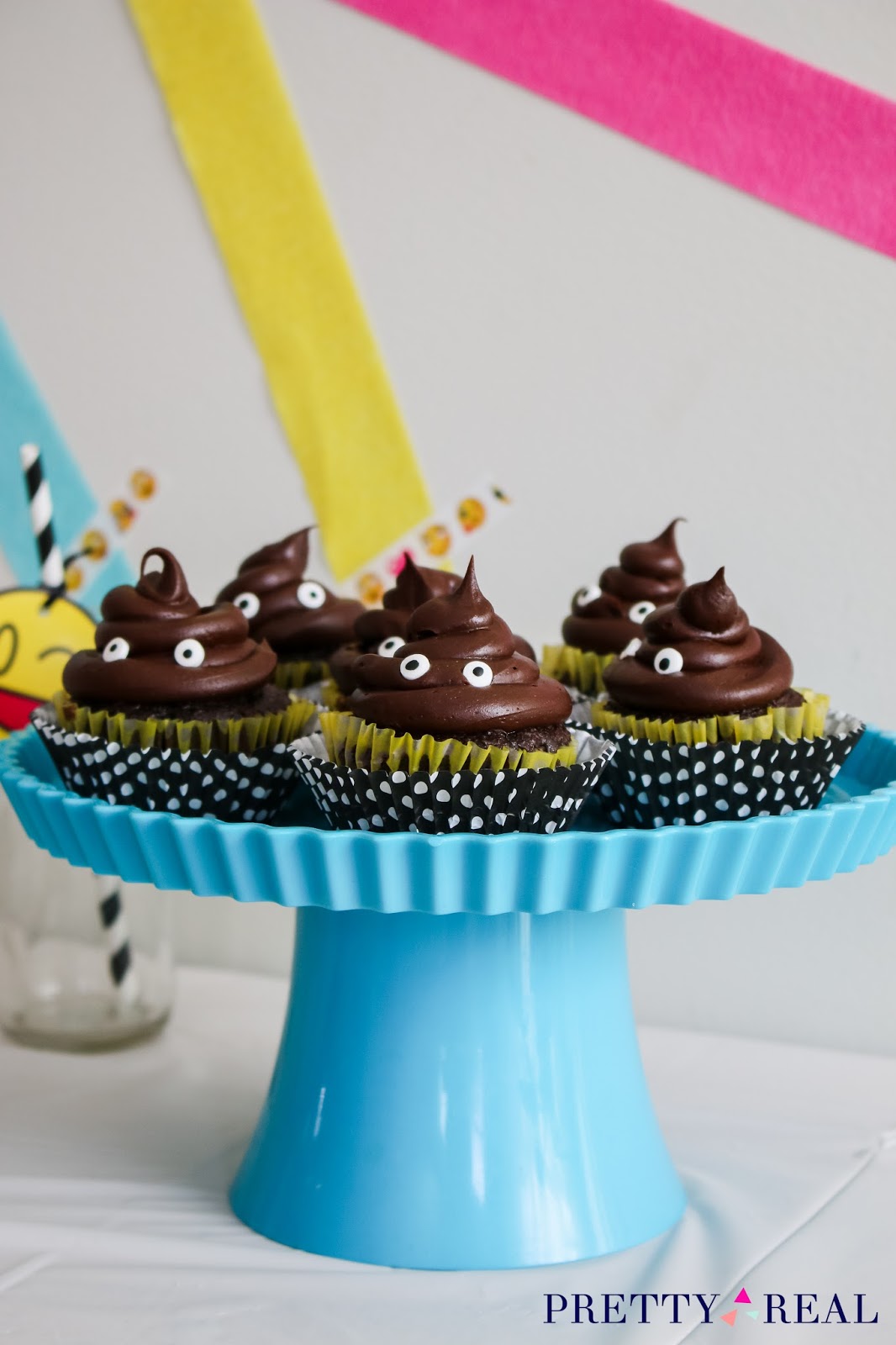 Genevieve's Emoji Party + 5 Tips for Hosting a Simple Big Kid Party