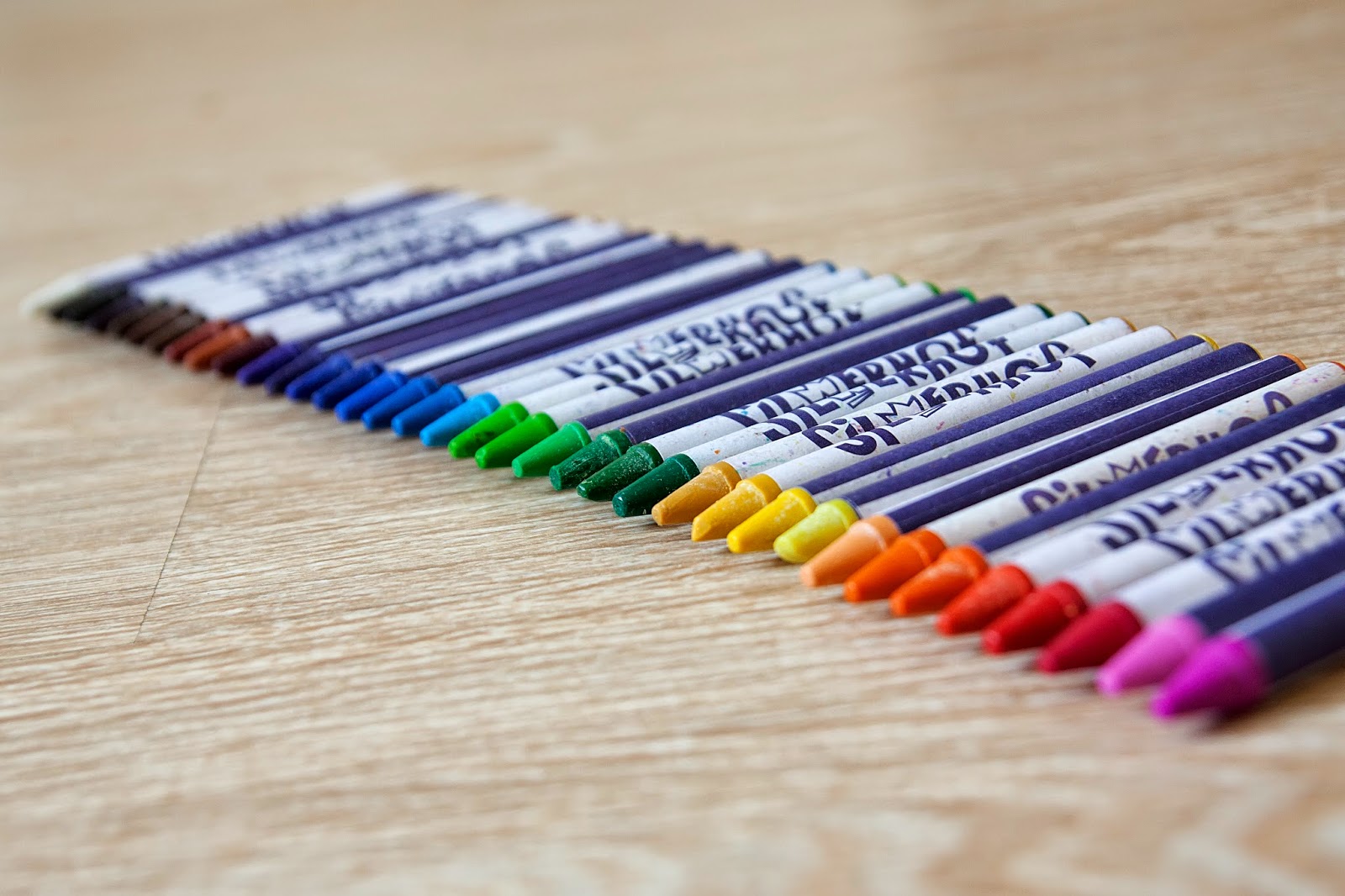 Мелки восковые bic. Цветные мелки вид сверху. Цветные мелки. Мелки биг. Мелки биг.