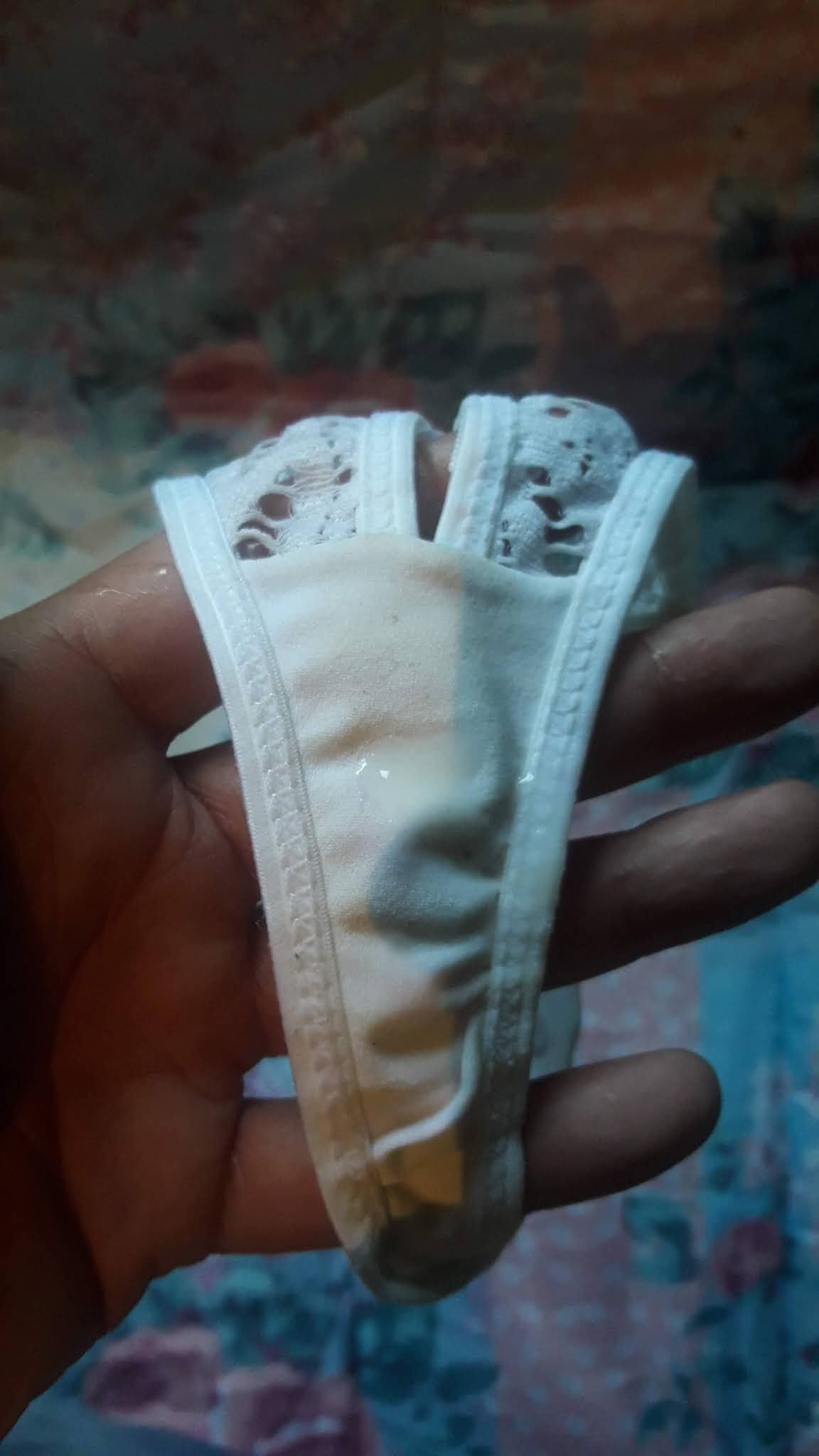 Calcinha Fetiche: Gozando nas calcinhas da minha namorada puta