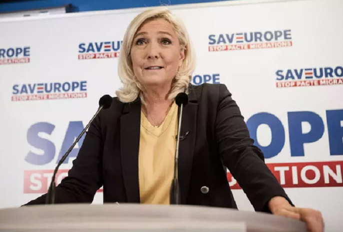 La pique de Marine Le Pen contre Enrico Macias qui menace de quitter la France si elle est élue
