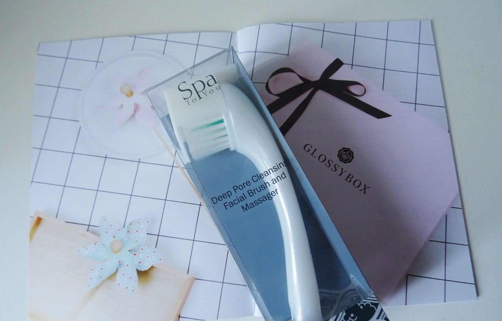 Glossybox simply beautiful Spa to you, Deep pore cleansing Facial Brush and Massage