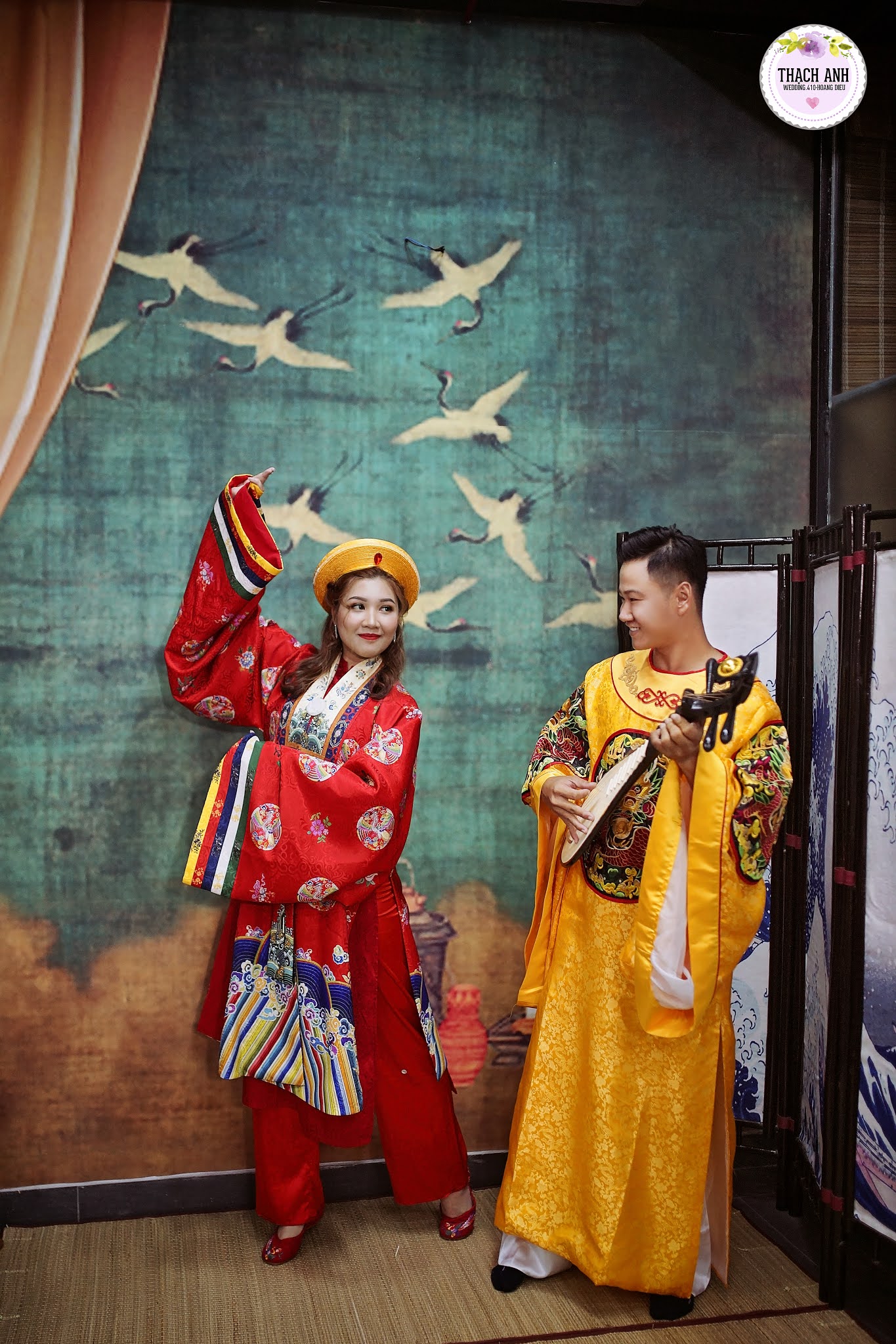 Chụp ảnh cưới cổ trang Đà Nẵng giúp bạn trải nghiệm văn hóa truyền thống đậm đà của miền Trung. Bức ảnh sẽ lưu giữ những khoảnh khắc tuyệt vời của đôi uyên ương trong một bối cảnh lãng mạn và hoài cổ. Hãy để Đà Nẵng trở thành nơi diễn ra cuộc lễ cưới của bạn.