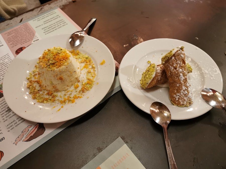 Cannoli sicilianos y Biancomangiare