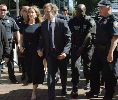 Felicity Huffman with her husband while she was arrested