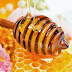 Μια κουταλιά μέλι κάνει... πέρα ρυτίδες, πονόλαιμο και αϋπνία;
