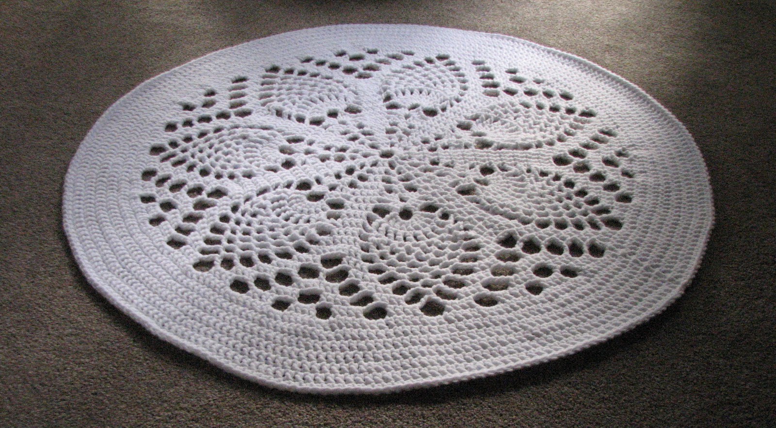 Plain Jane Creations: Chunky crochet doiley mat