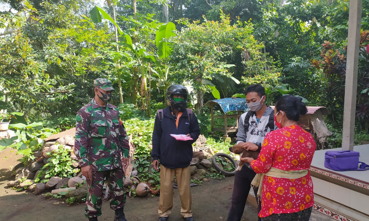 Desa Pesagi Atensi  Kegiatan Vaksin Rabies Bersama Babinsa