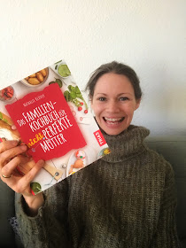 "Das Familienkochbuch für nicht perfekte Mütter": Tipps für ein entspanntes Kochen von Nathalie Klüver. Die Autorin ist selbst Mutter von drei Kindern.