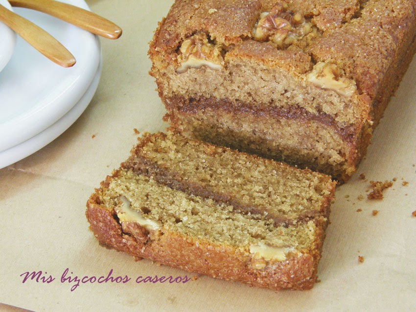 Bizcocho de café y nueces con canela