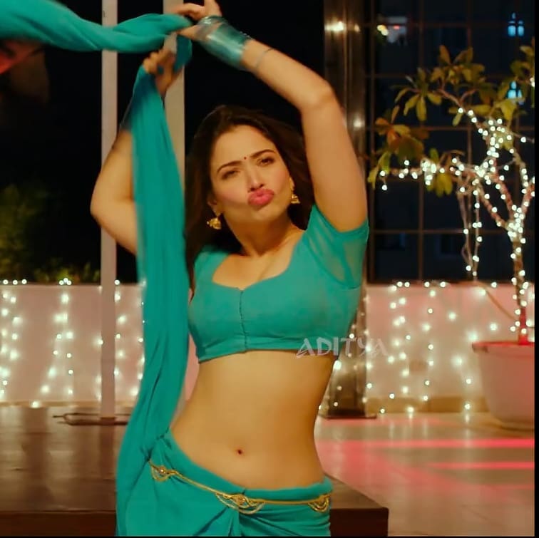 Tamanna Bhatia GIF Latest Saree Navel Extreme Romance from F2 Movie.