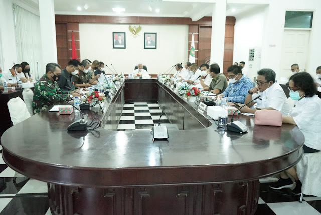 Bupati Memimpin Rapat Perkembangan Covid-19 di Kabupaten Asahan Bupati Memimpin Rapat Perkembangan Covid-19 di Kabupaten Asahan