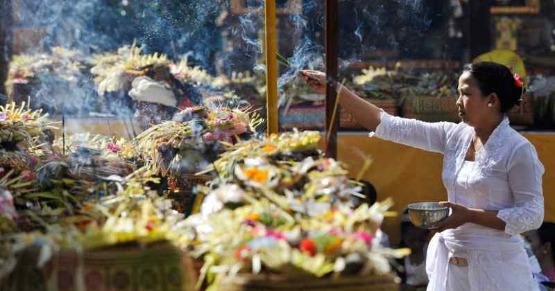Perkembangan Agama Hindu Di Indonesia Dan Populasinya Habibullah Al Faruq Perkembangan Agama Hindu Di Indonesia Dan Populasinya Habibullah Al Faruq