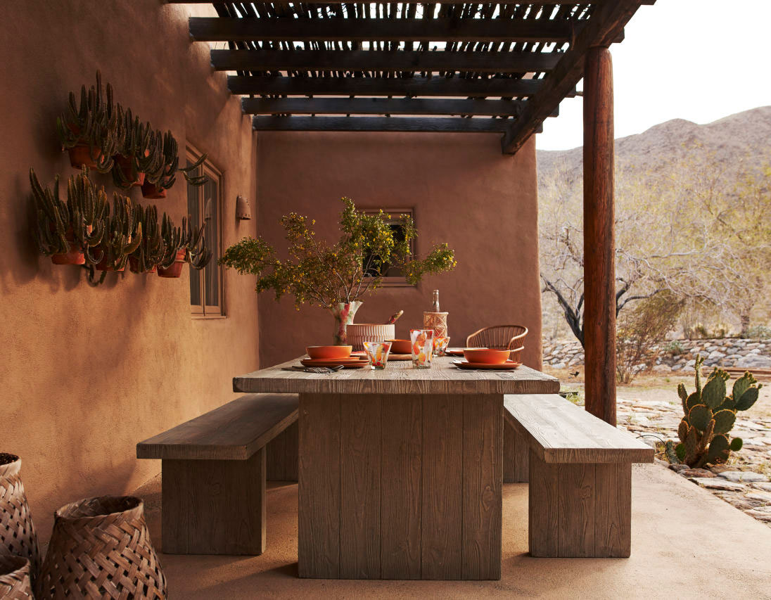    pod-zharkim-solncem-