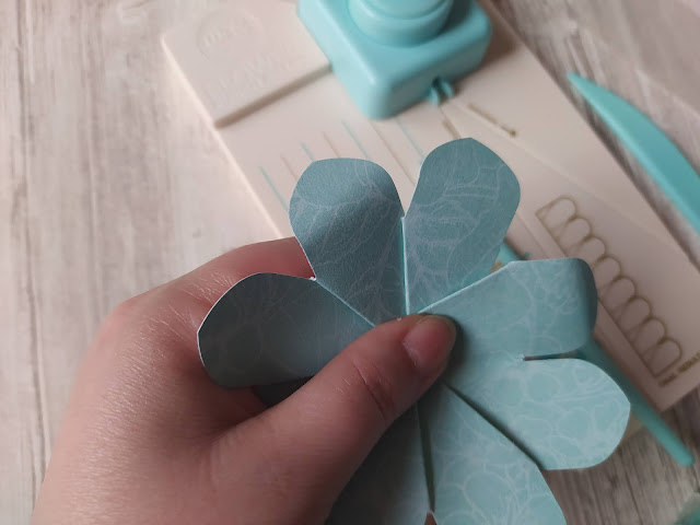 Flower Punch Board de We R Memory Keepers Flower Punch Board de We R Memory Keepers