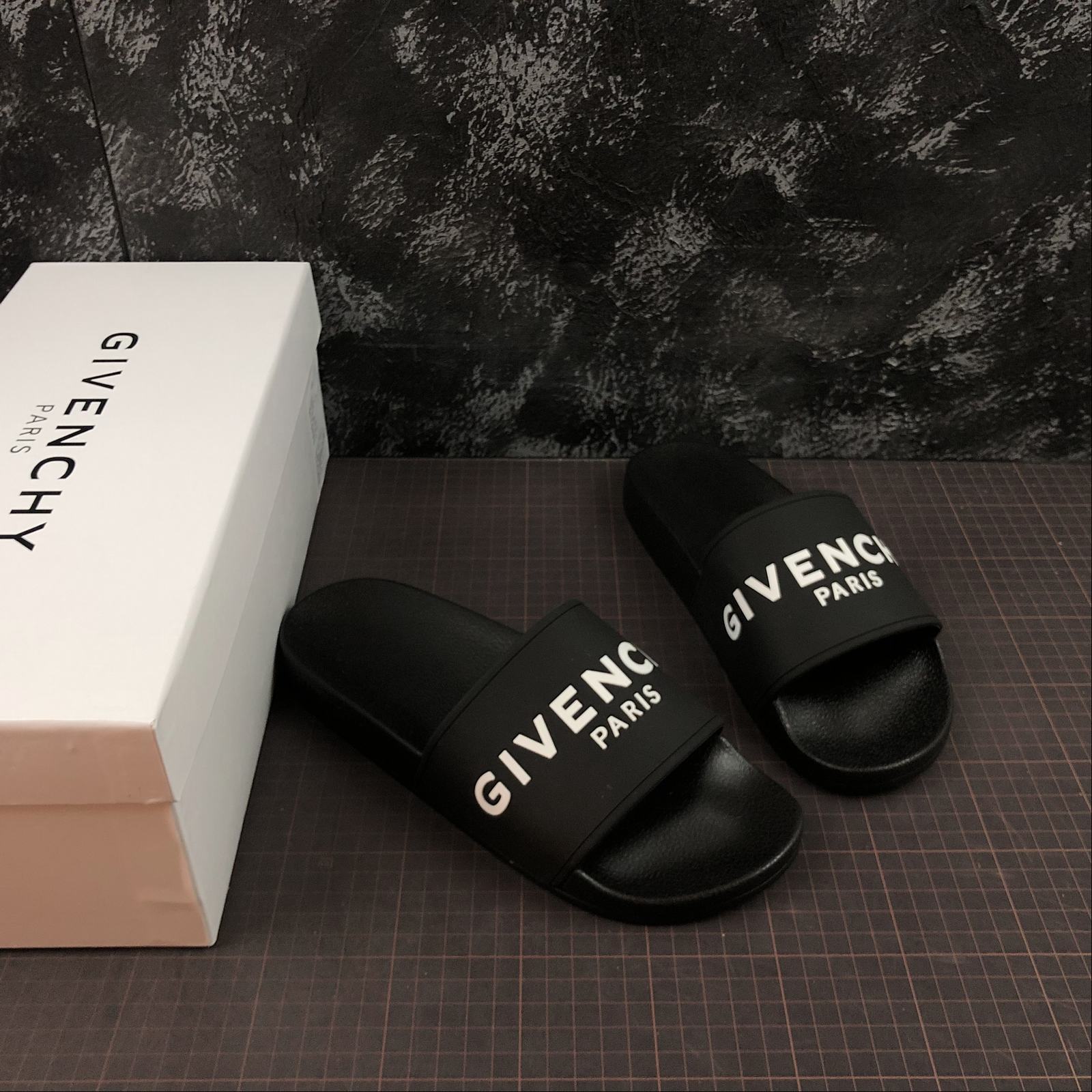 Givenchy slipper for beautiful and fashion