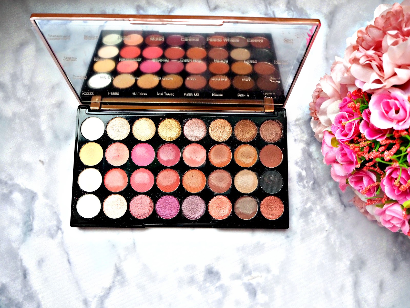 REVIEW MAKEUP REVOLUTION FLAWLESS 4 EYESHADOW PALETTE