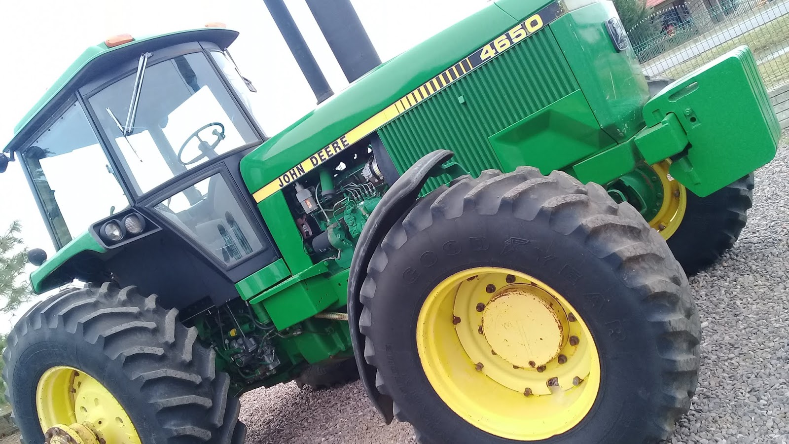 MAQUINARIA AGRICOLA INDUSTRIAL: Tractor John Deere 4650 Cabina 4x4