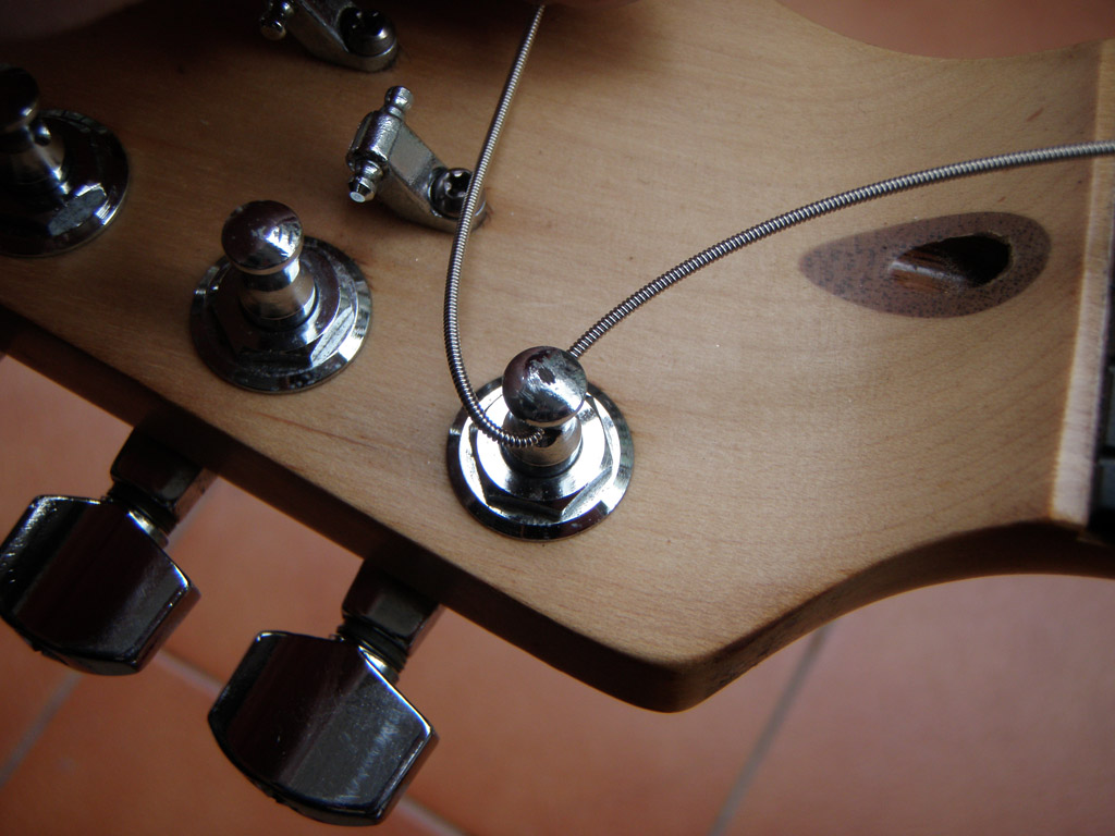 Stringing (or re-stringing) a guitar | DIY Strat (and other guitar ...