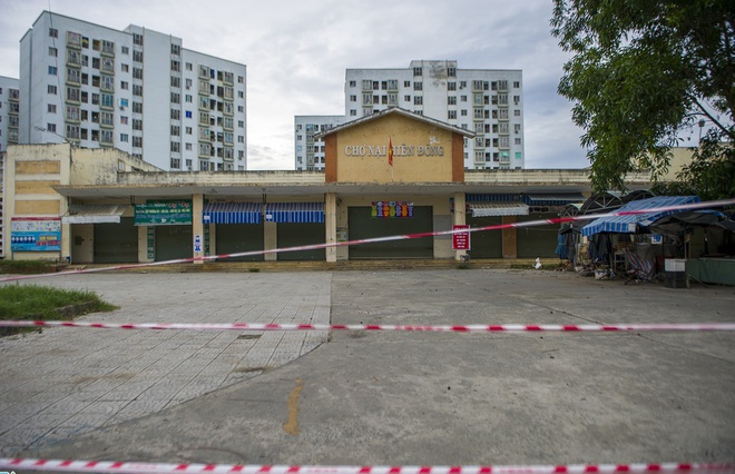 Chợ Nại Hiên Đông hoạt động trở lại sau 3 ngày bị phong tỏa Chợ Nại Hiên Đông hoạt động trở lại sau 3 ngày bị phong tỏa