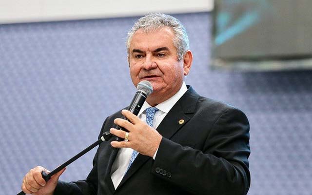 Angelo Coronel é único senador baiano a votar a favor dos decretos de armas