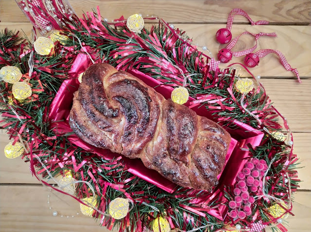 Babka navideño de turrón de Jijona. Masas. Crema casera. Parrandón navideño. Recetas navideñas. Postre. Rico. Amasado fácil, panificadora Lidl. Cuca. Christmas recipes.