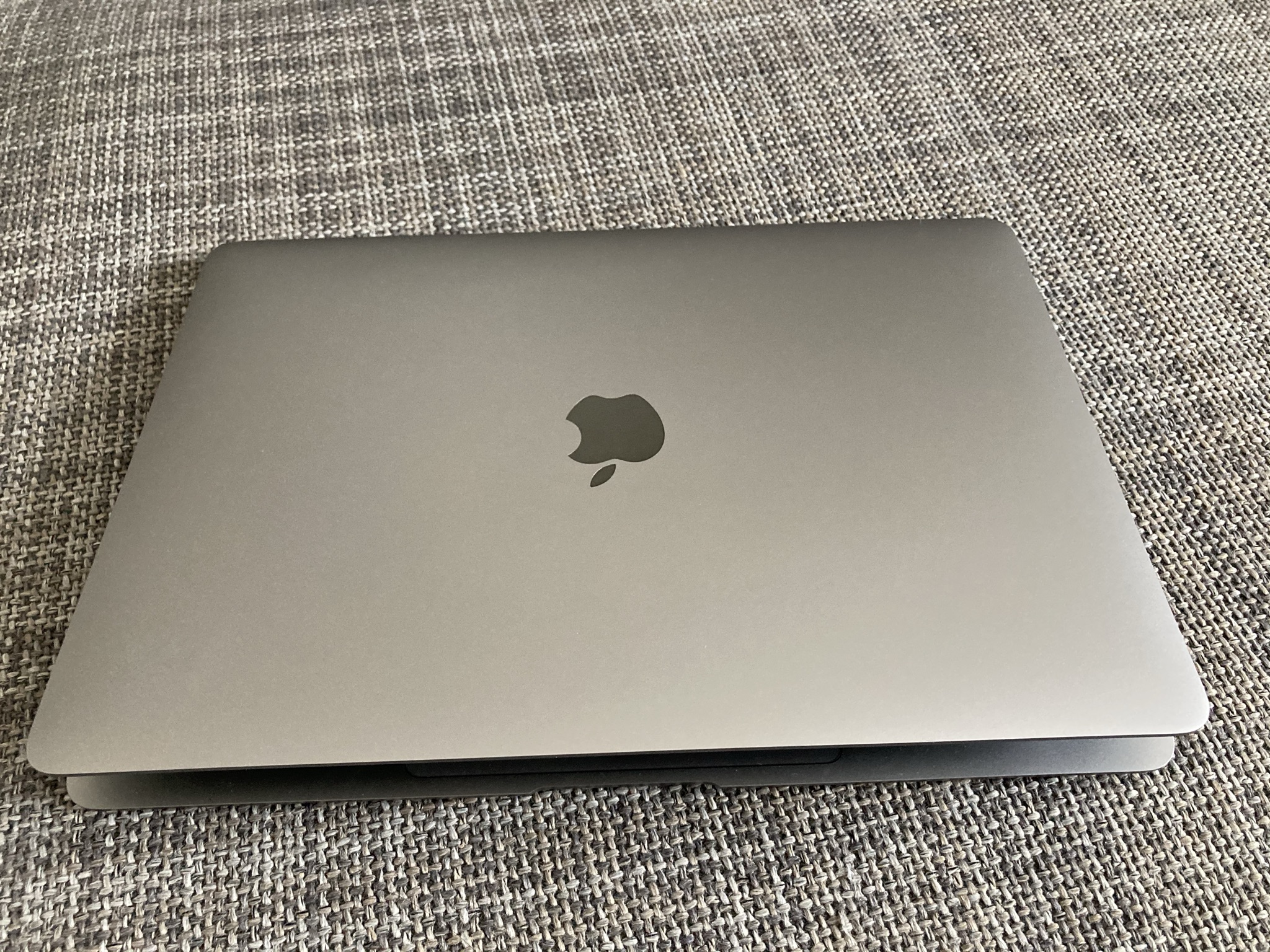 MacBook Air - 液晶割れの修理費用] 液晶修理.Net（非正規店）で格安で