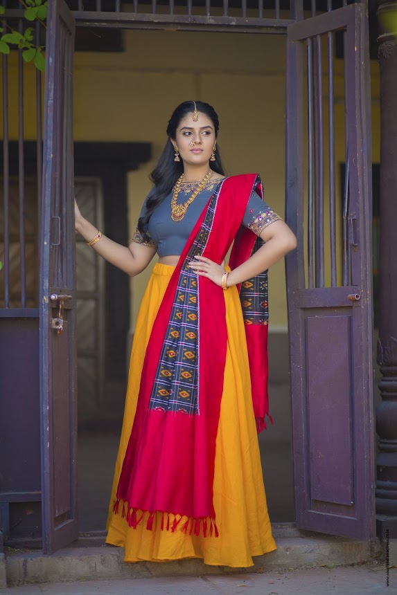 Sree Mukhi photo in half saree