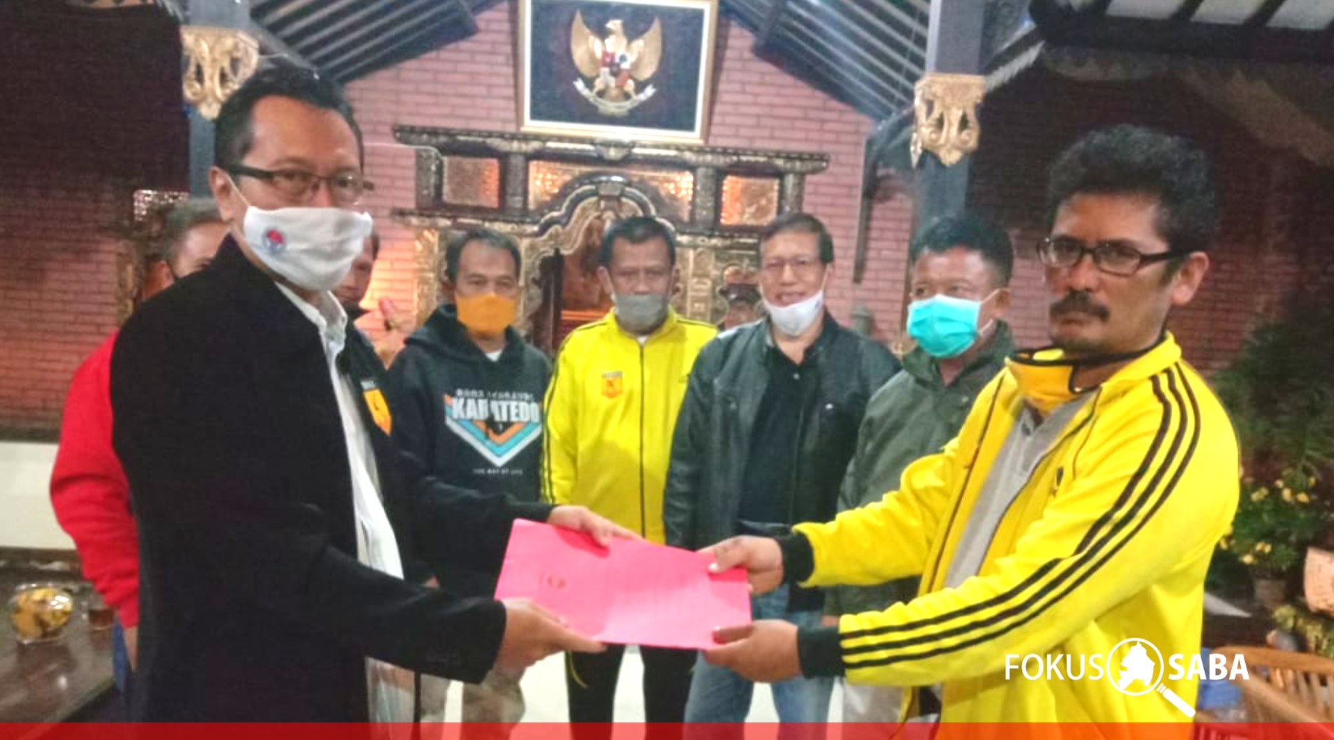 Pengprov Forki Jateng menyerahkan SK Karetaker ke Pengcab Forki Wonosobo di Rumah Joglo Wonolelo Wonosobo, Sabtu (19/09/2020) petang. Pengprov Forki Jateng menyerahkan SK Karetaker ke Pengcab Forki Wonosobo di Rumah Joglo Wonolelo Wonosobo, Sabtu (19/09/2020) petang.
