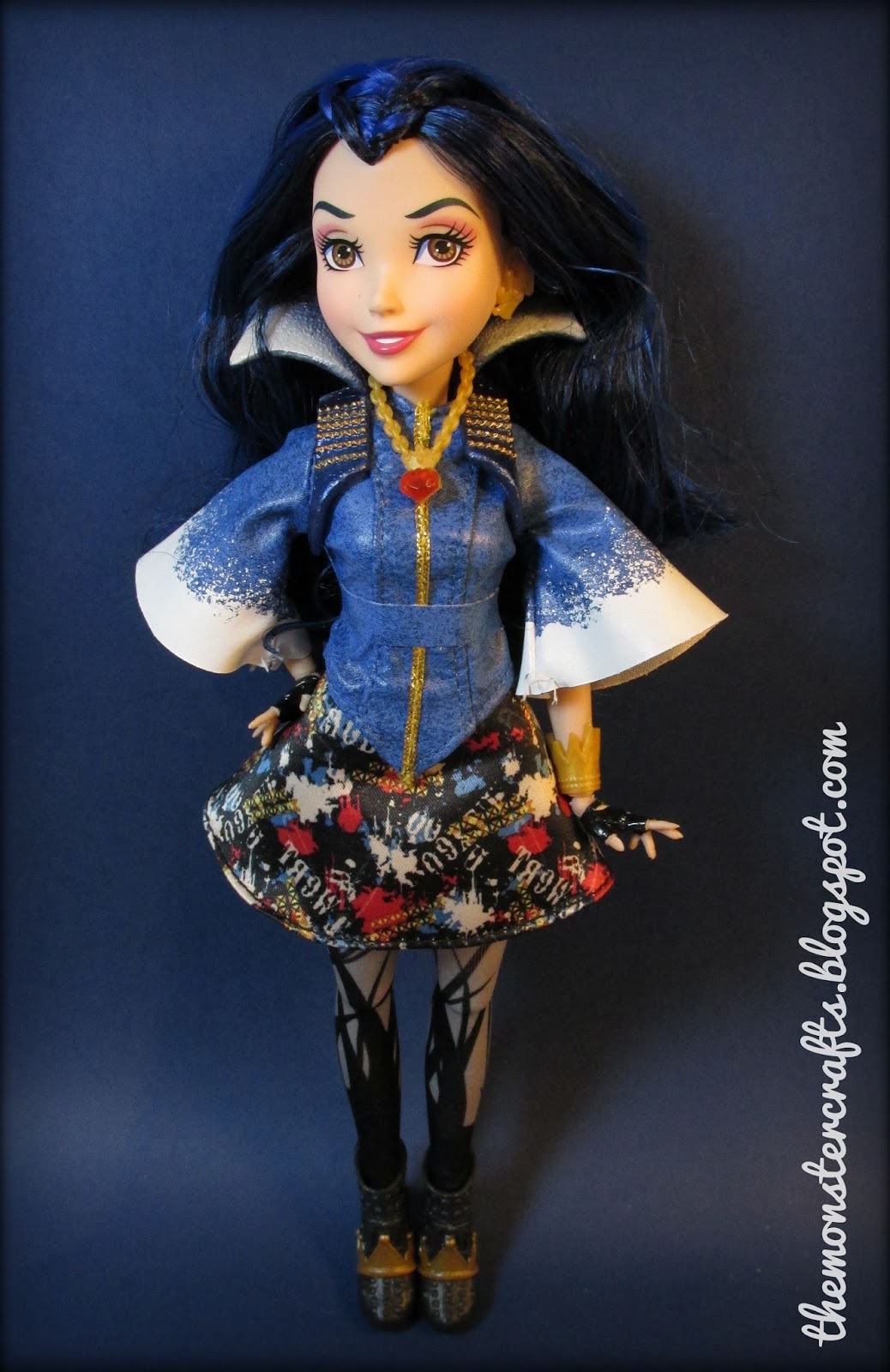 Doll Review: Disney Descendants signature Evie