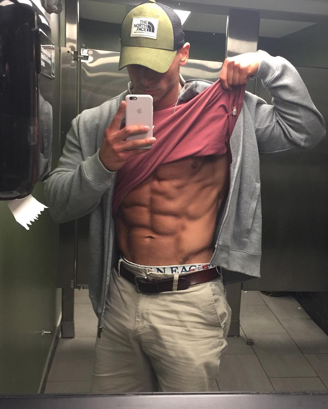 sexy-muscular-daddy-straight-masculine-alpha-male-strong-body-bathroom-selfie-shirt-up-abs-dilf