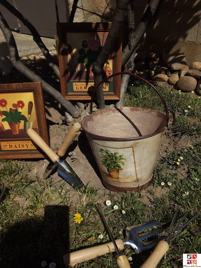 tunear un cubo con decoupage