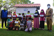 Laznas Rumah Yatim Salurkan Beasiswa Bagi Anak di Desa Dosan-Riau