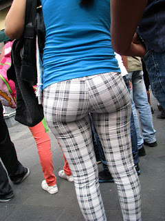 Señora bonita buen trasero pantalones marcando calzon