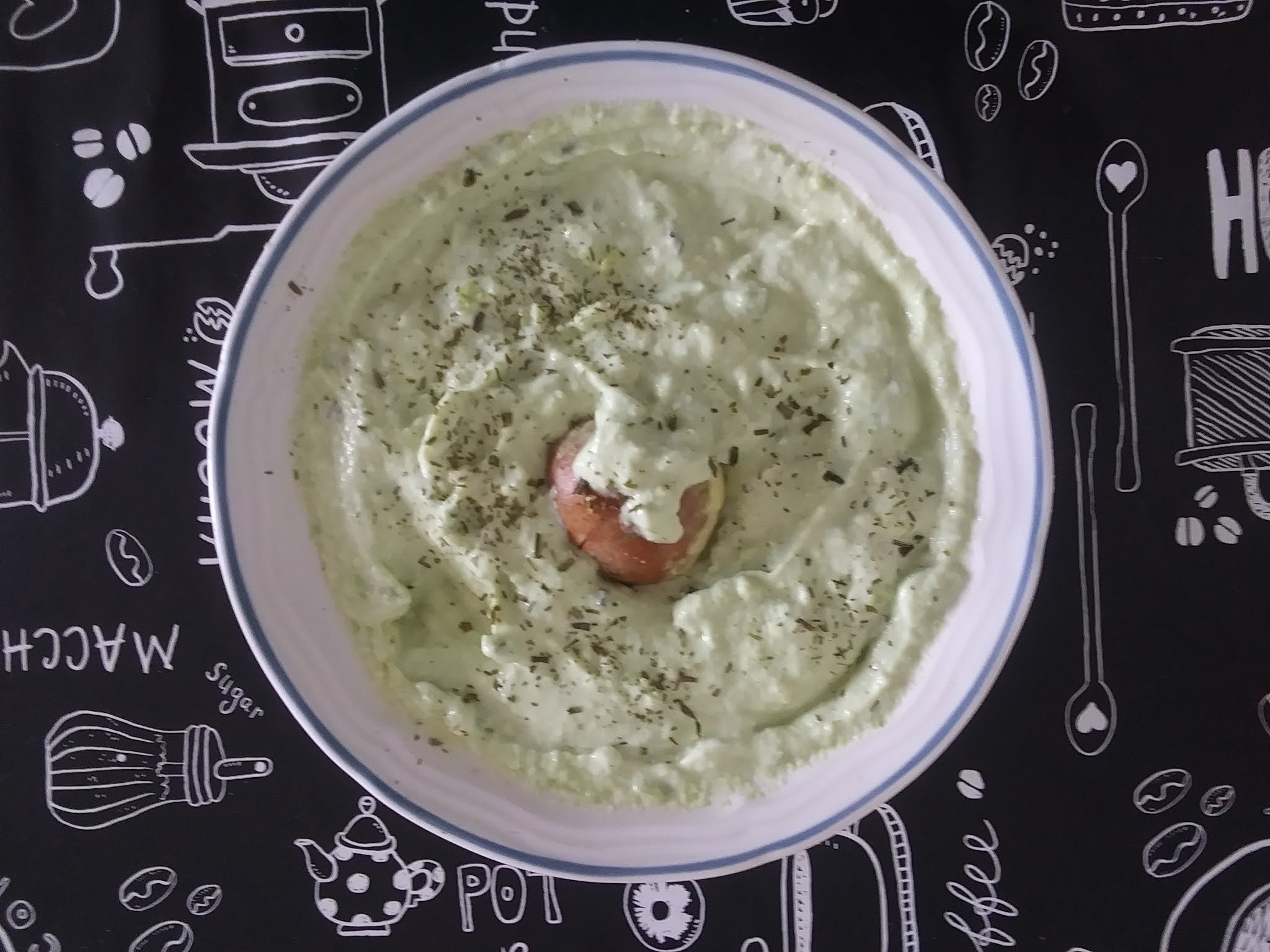 Salsa de yogurt griego y aguacate