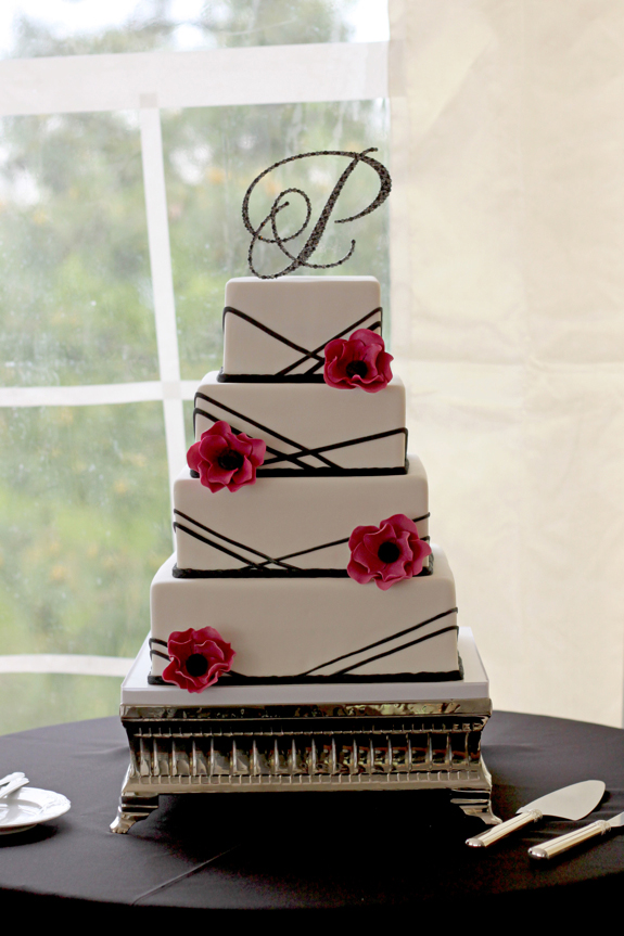 Stacey Shane S Wedding At Lauxmont Farms The Couture Cakery Sugar Flowers Thin Black Banding And A Braided Border Decorated The Cake Flavors Included Carrot With Honey Cream Cheese Filling White