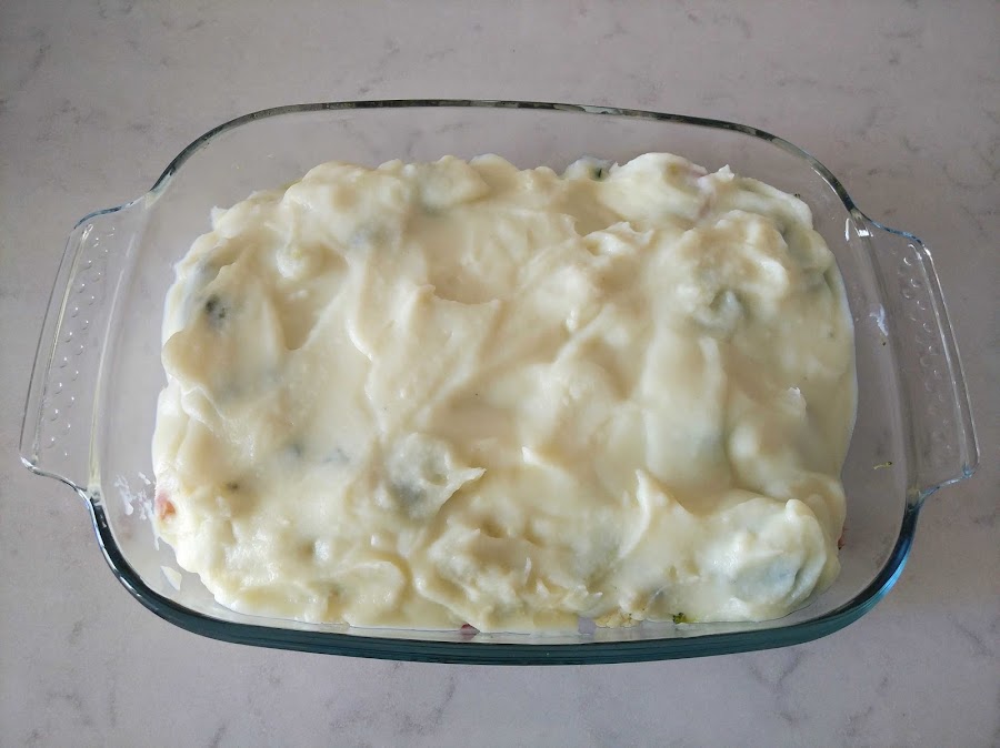 Cubrir verduras con puré de patata