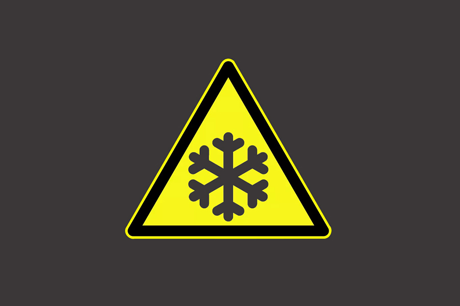 (أ) خطيرة عند تجميدها  (ب) الظروف الجليدية  (ج) مخاطر درجات الحرارة المنخفضة  (د) التخزين البارد المطلوب