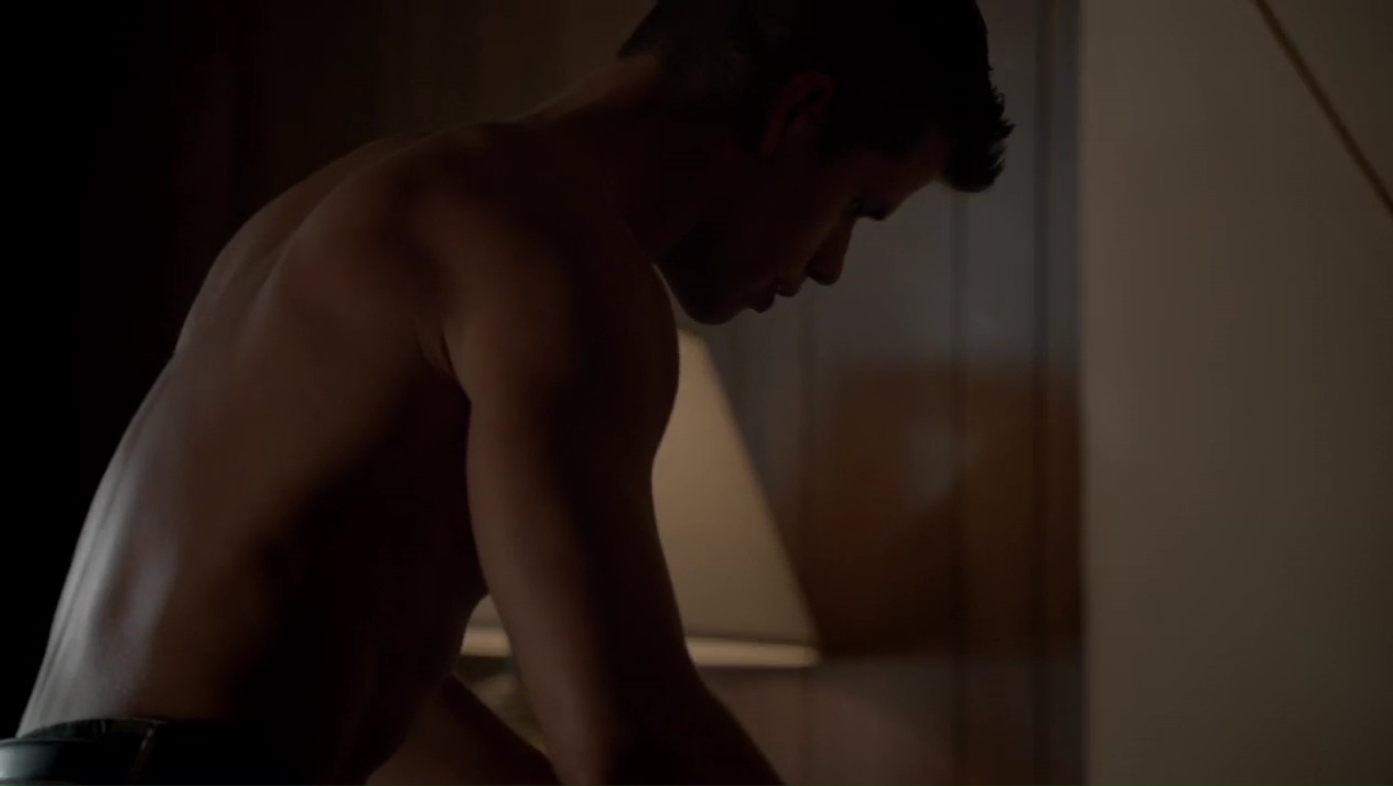 Charlie Carver and Keahu Kahuanui shirtless and kissing in Teen Wolf 3-06 &...