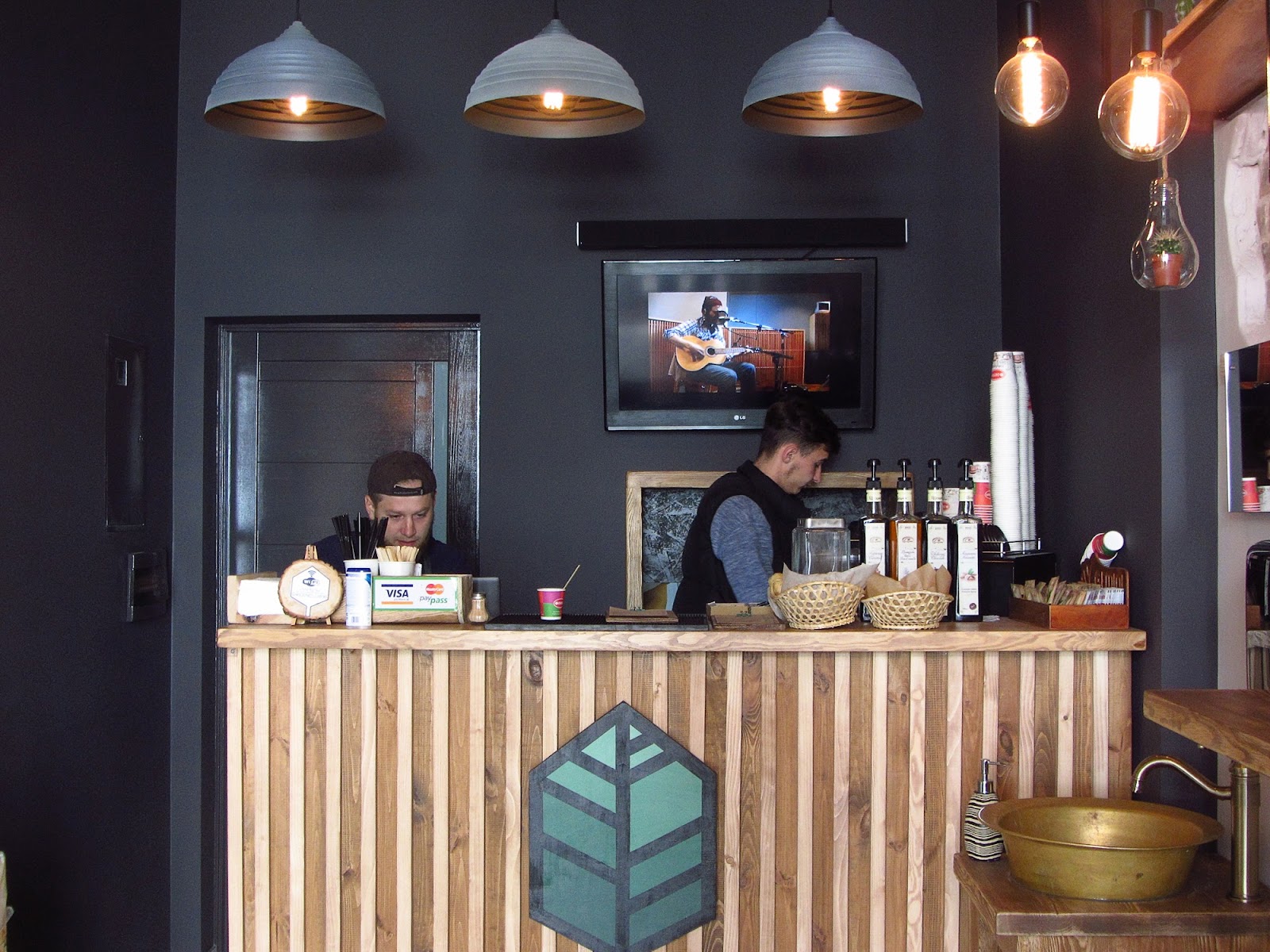 Line cafe. Reel line cafe. кафе лайн мод вологда. кафе на студенческой 2. пешеходная линии во кафе.