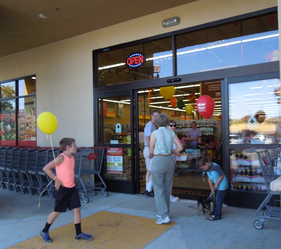 Paso Robles in Photos How Does Smart and Final in Paso Robles Compare to the Grocery Outlet?